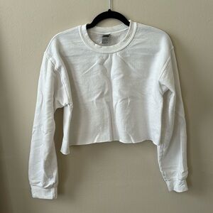 Cropped white sweatshirt